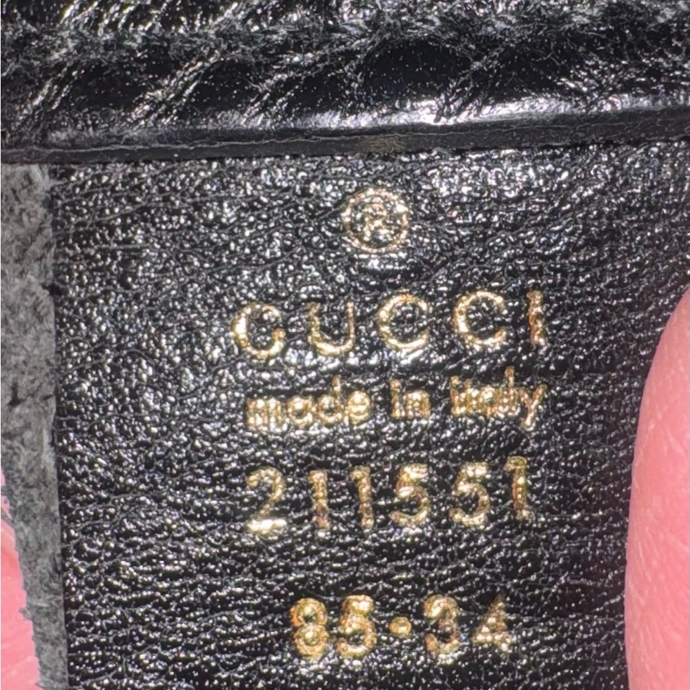 Gucci Black Leather Belt with Gold Heart Buckle - Picture 6 of 17